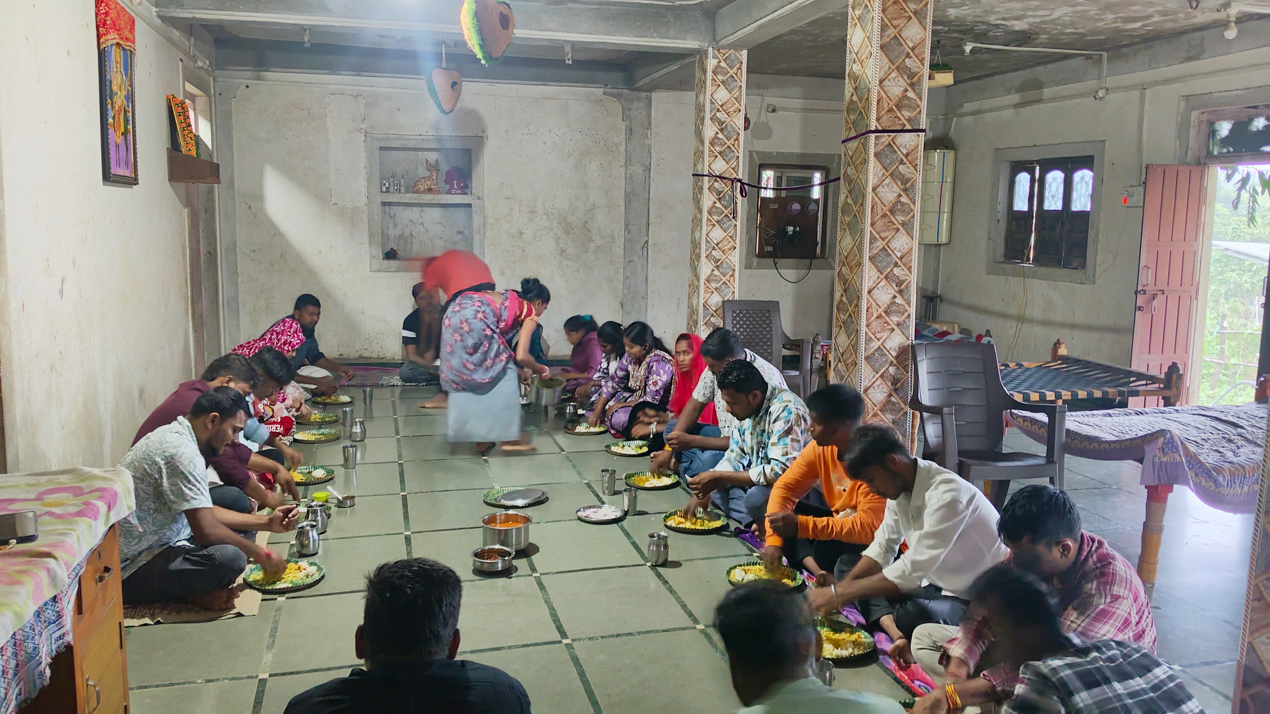 समुदाय के साथ भोजन